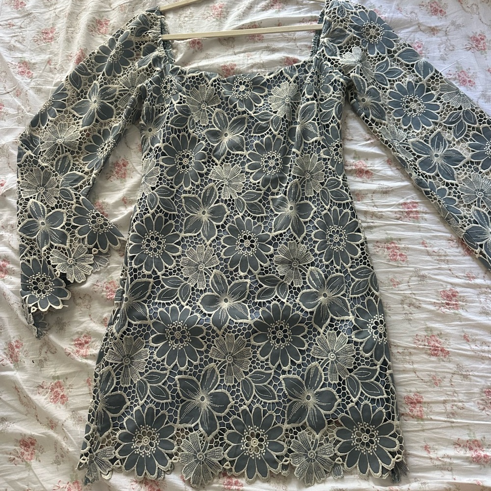 NWT Floral Lace Bell Sleeved Dress - M